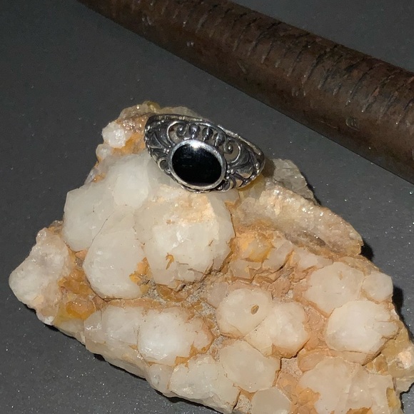 Vintage 925 Onyx Ring w/ Ornate Scrollwork Sz 6 - Picture 7 of 15